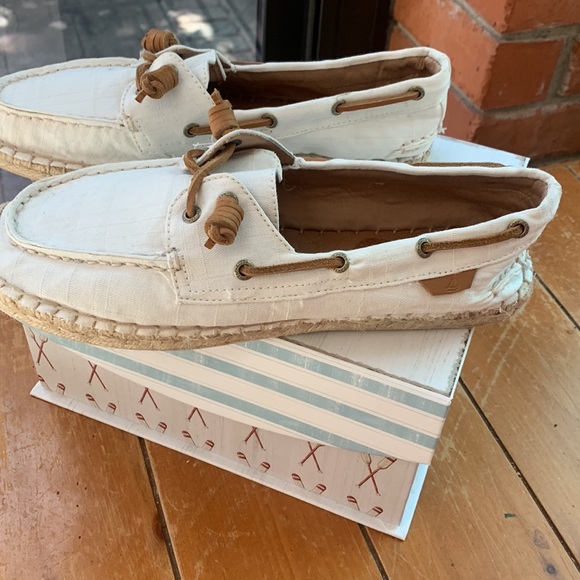NWOT, Sperry espadrille style in ivory/ / lace trim jute trim - Picture 3 of 7